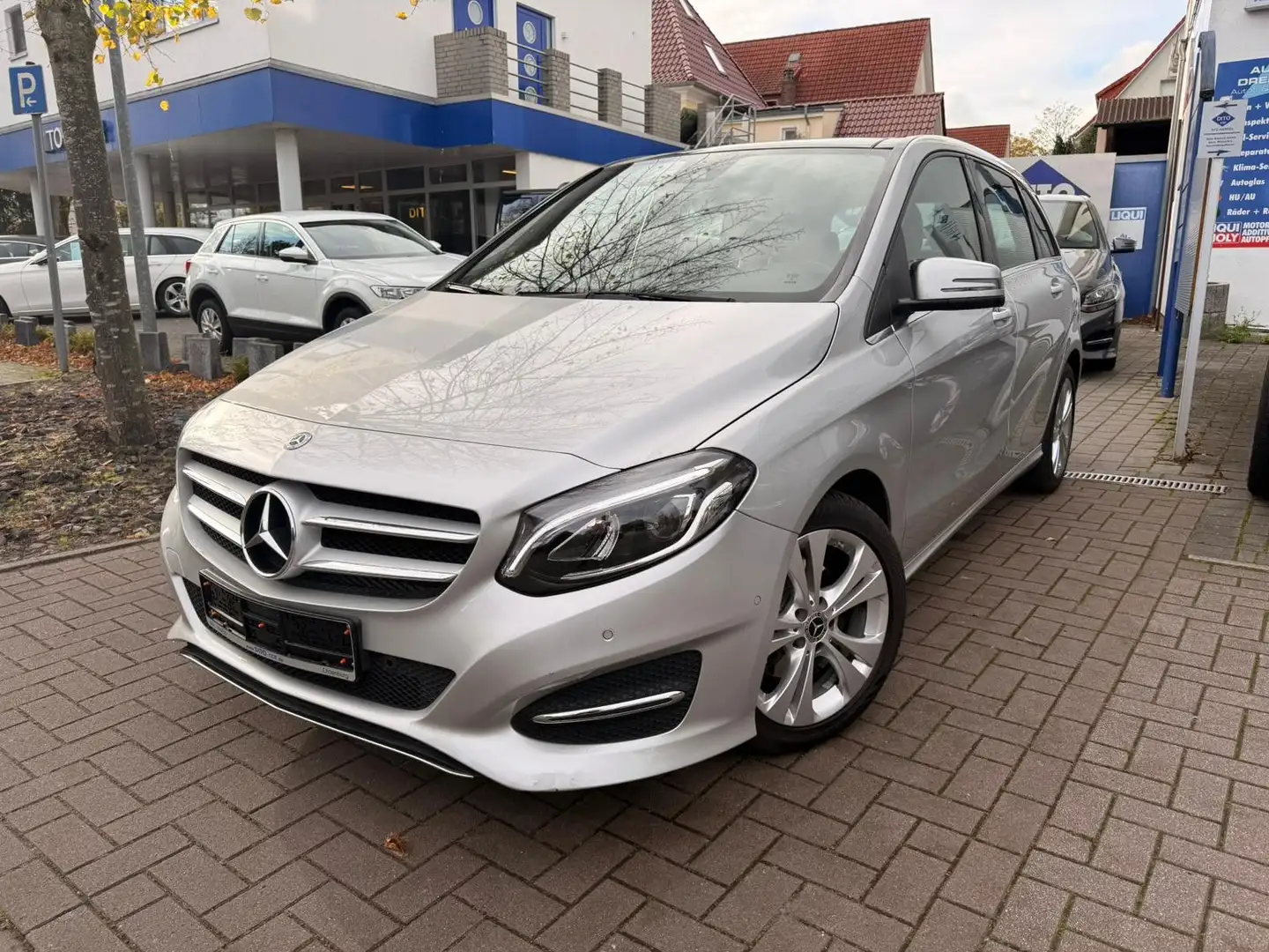 Mercedes-Benz B 200 Urban 7G-DCT/KAM/PANO/AHK/LED/TEMP. Silber - 1