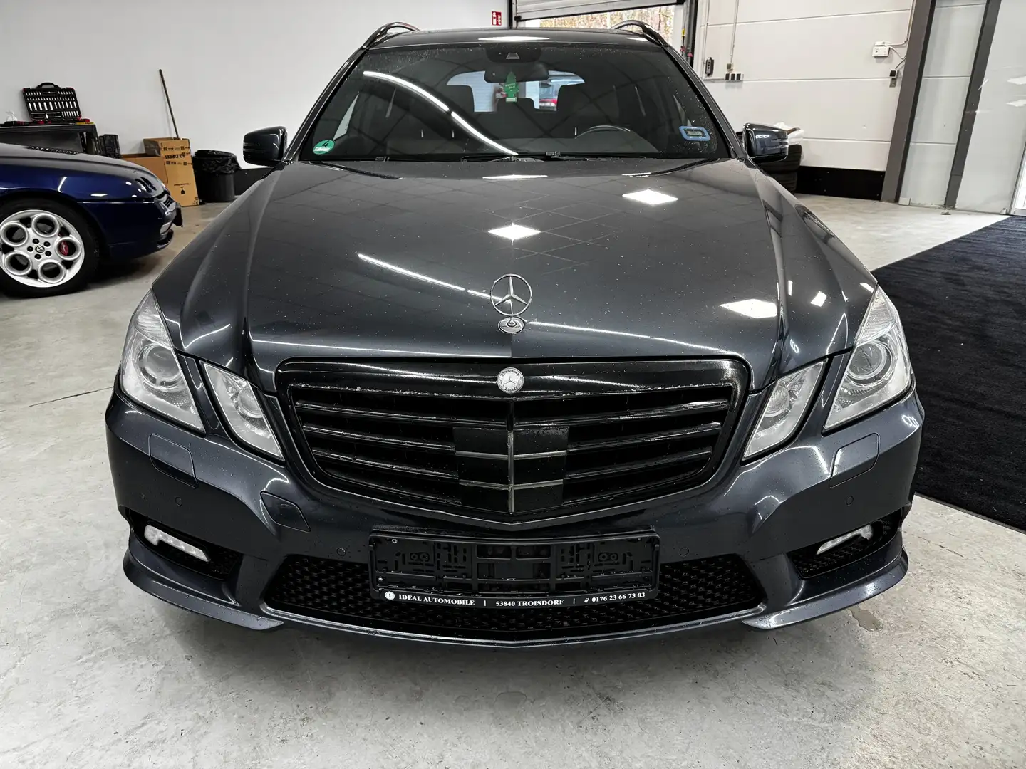 Mercedes-Benz E 350 E 350 CDI BlueEfficiency* AMG Paket* Grau - 2