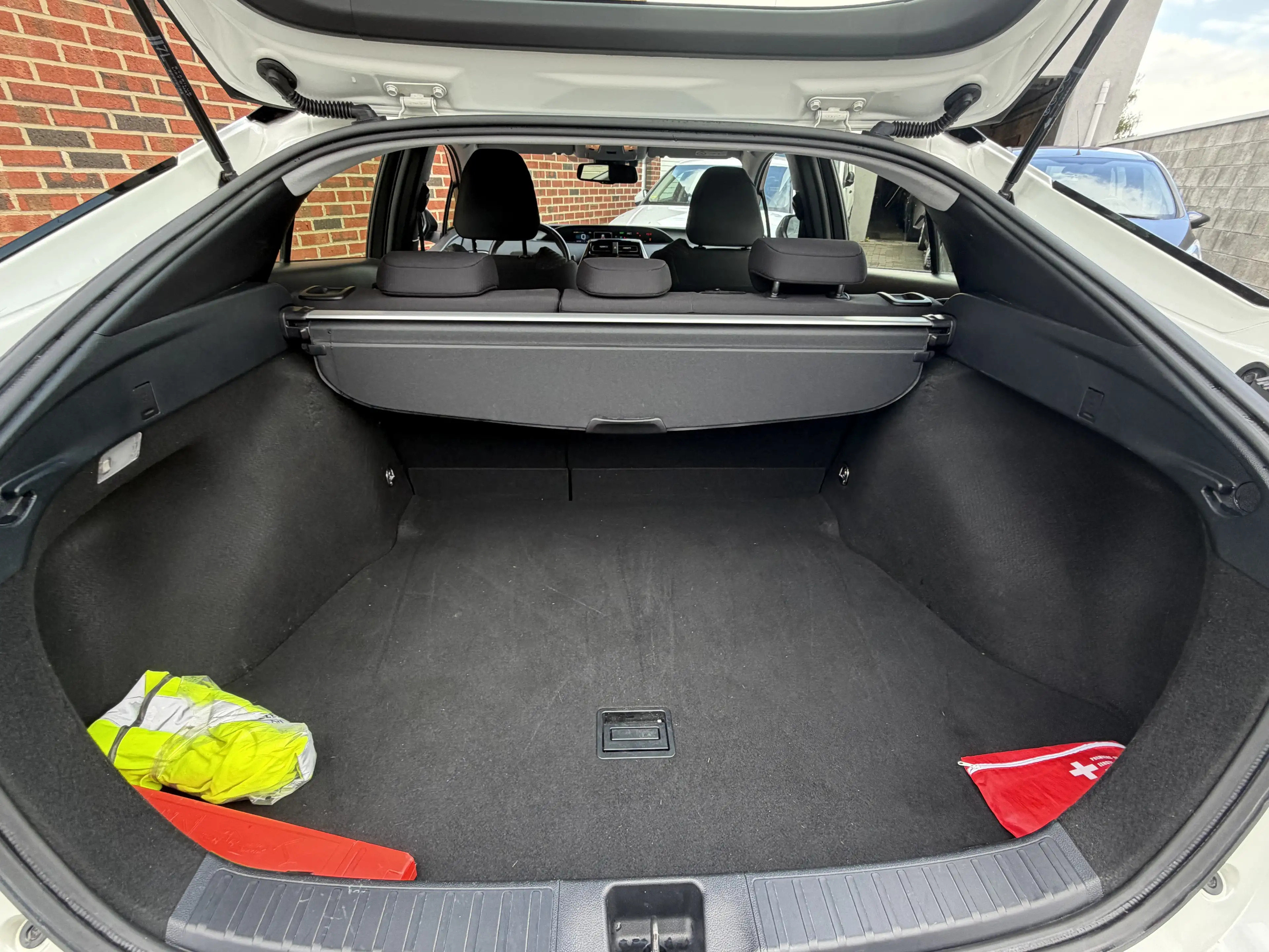 Toyota Prius Prius PHEV 1.8i VVT-i Active Lounge — photo 7