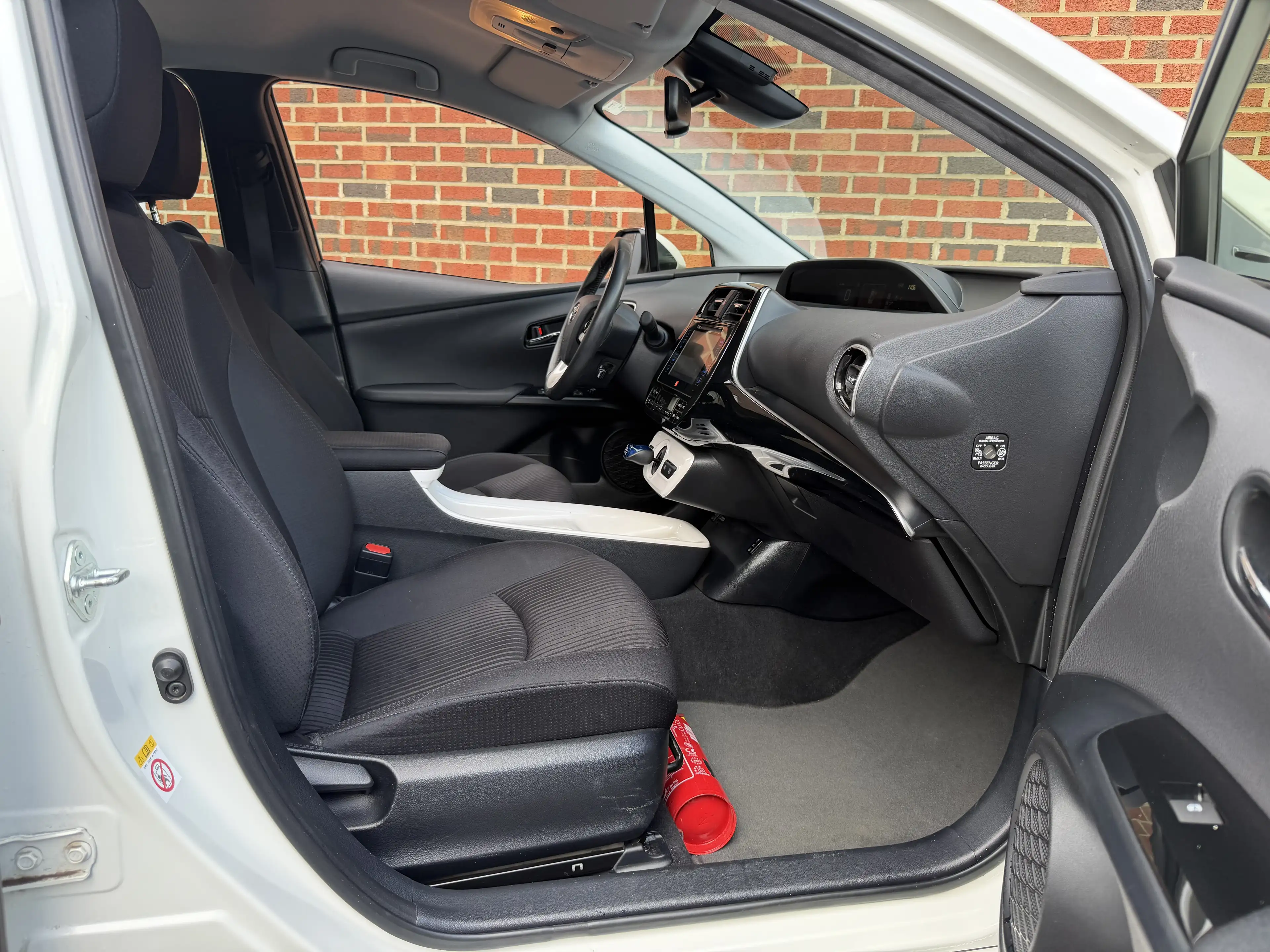 Toyota Prius Prius PHEV 1.8i VVT-i Active Lounge — photo 9