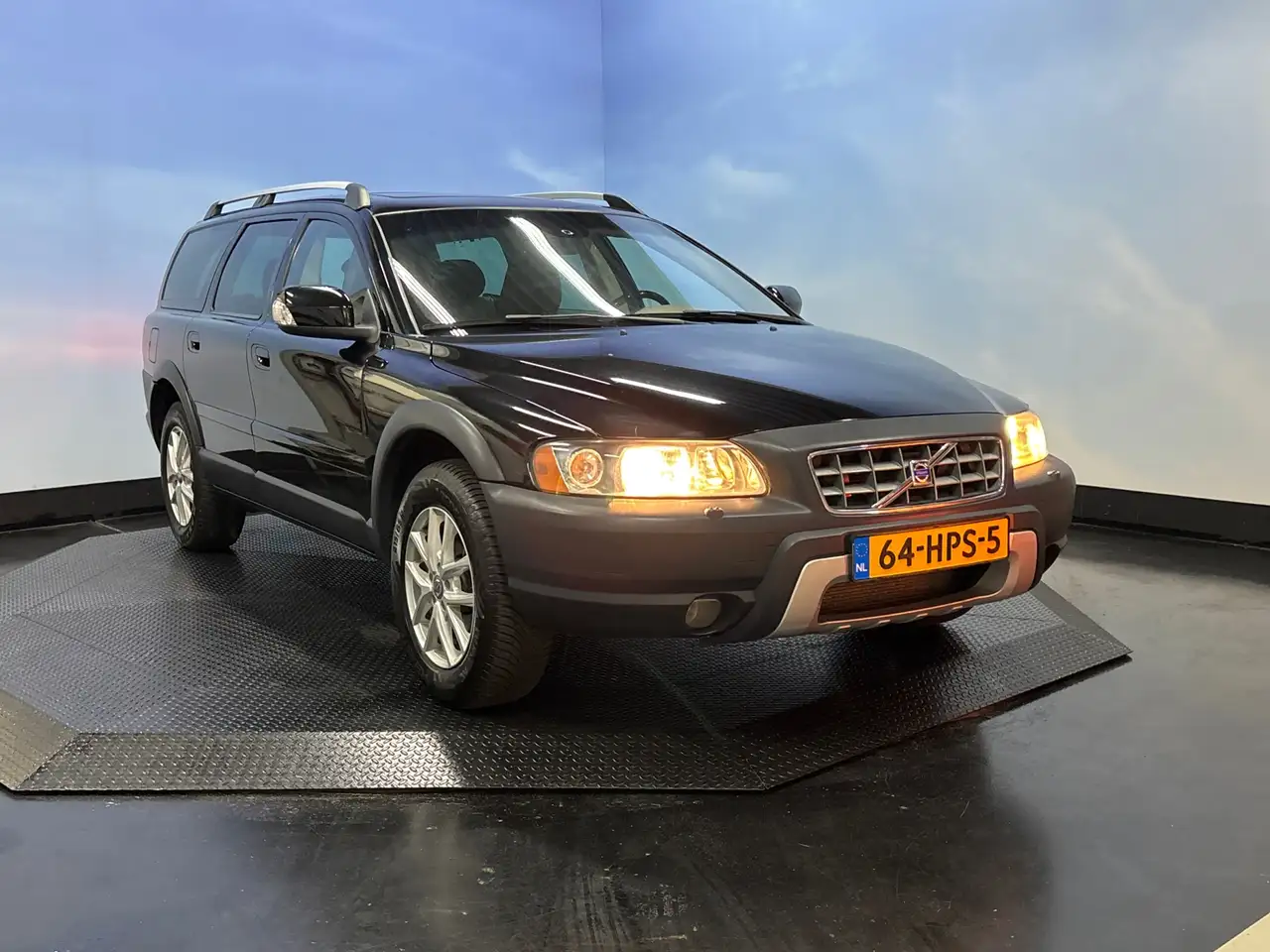 VOLVO XC70 2.5 T MOMENTUM 209 ch 4X4 CUIR - ATTELAGE - 183500 km