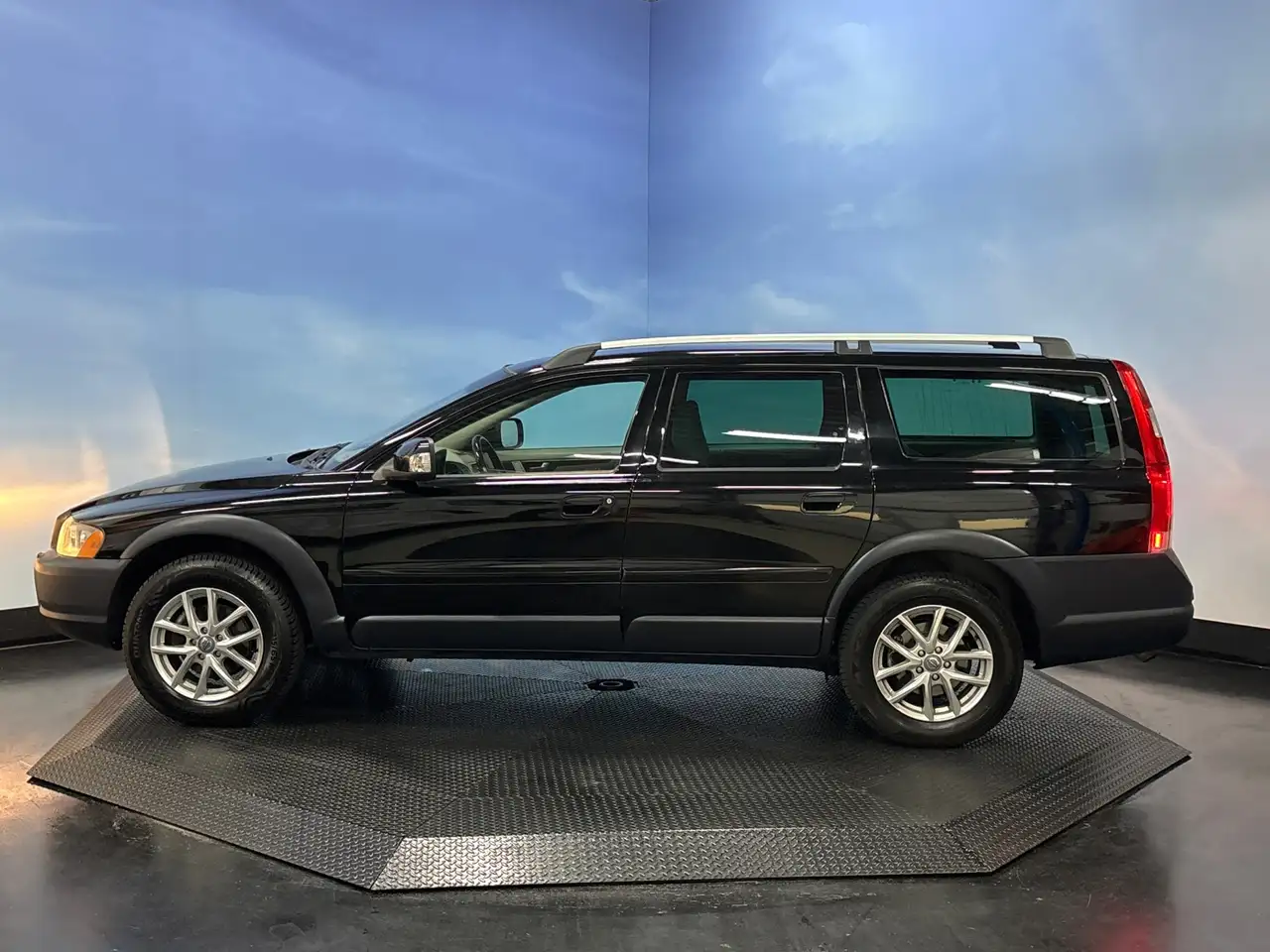 VOLVO XC70 2.5 T MOMENTUM 209 ch 4X4 CUIR - ATTELAGE - 183500 km