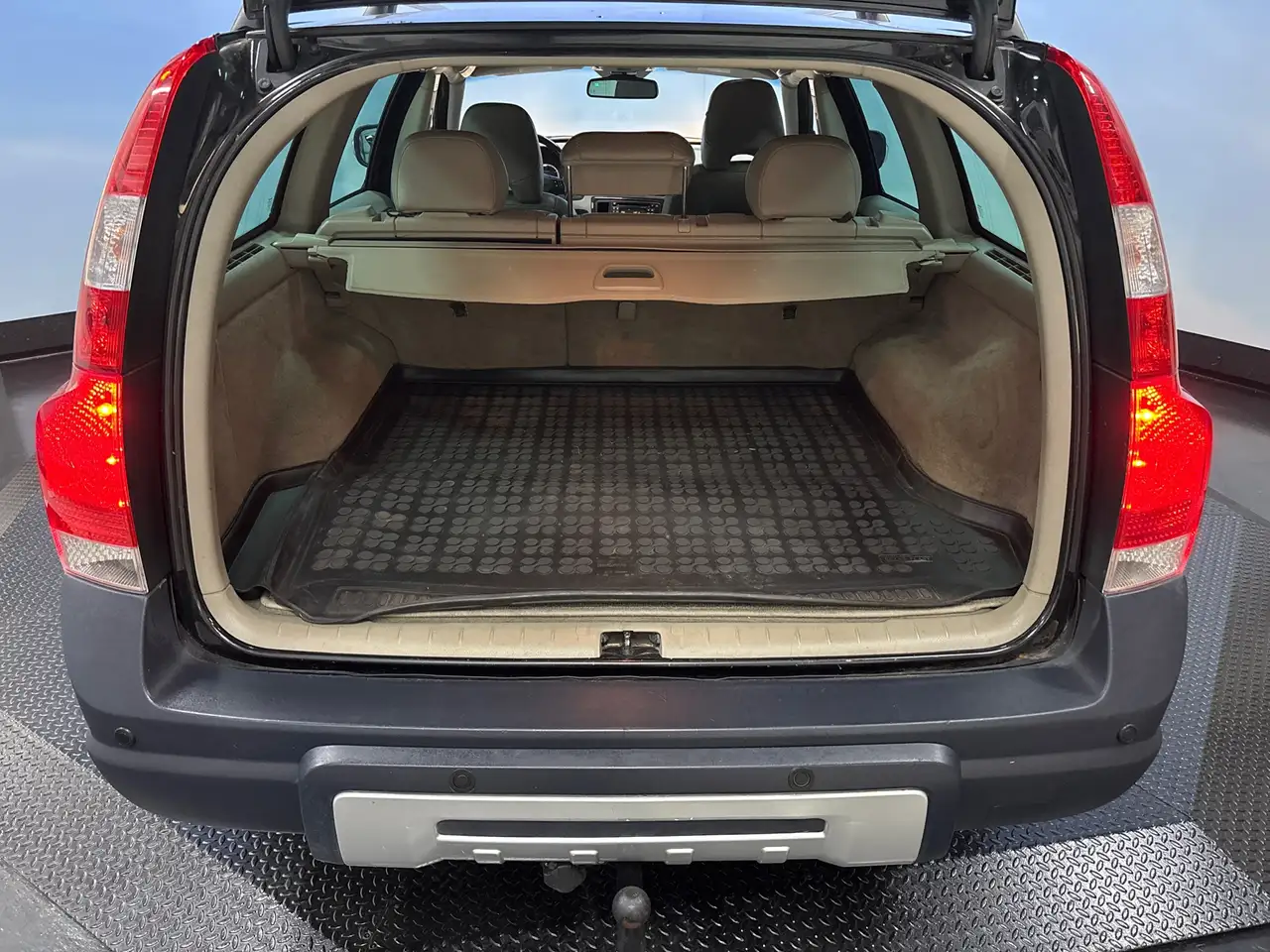 VOLVO XC70 2.5 T MOMENTUM 209 ch 4X4 CUIR - ATTELAGE - 183500 km