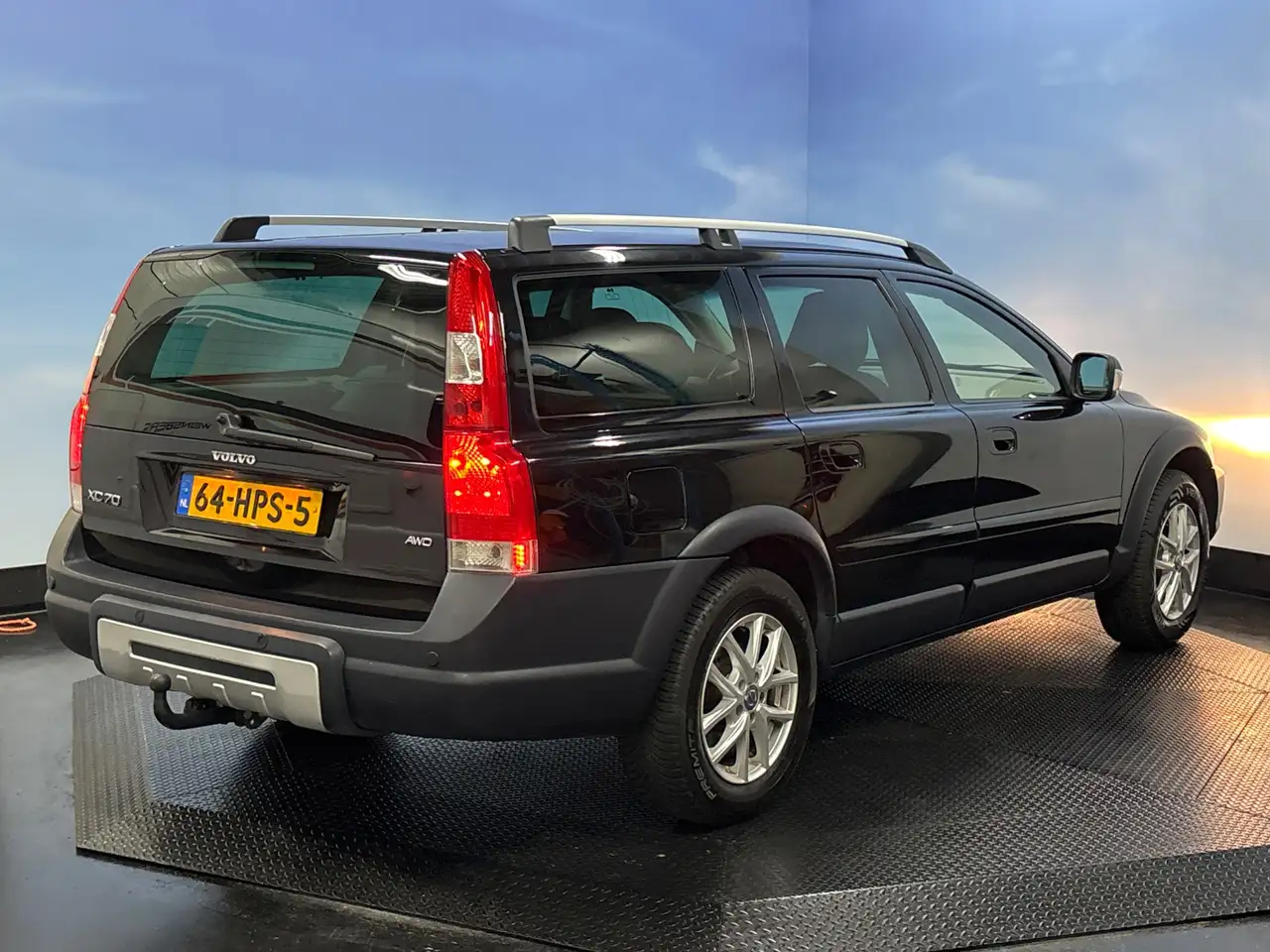 VOLVO XC70 2.5 T MOMENTUM 209 ch 4X4 CUIR - ATTELAGE - 183500 km