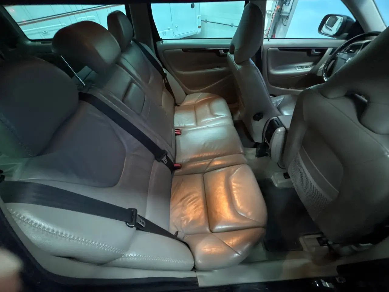 VOLVO XC70 2.5 T MOMENTUM 209 ch 4X4 CUIR - ATTELAGE - 183500 km