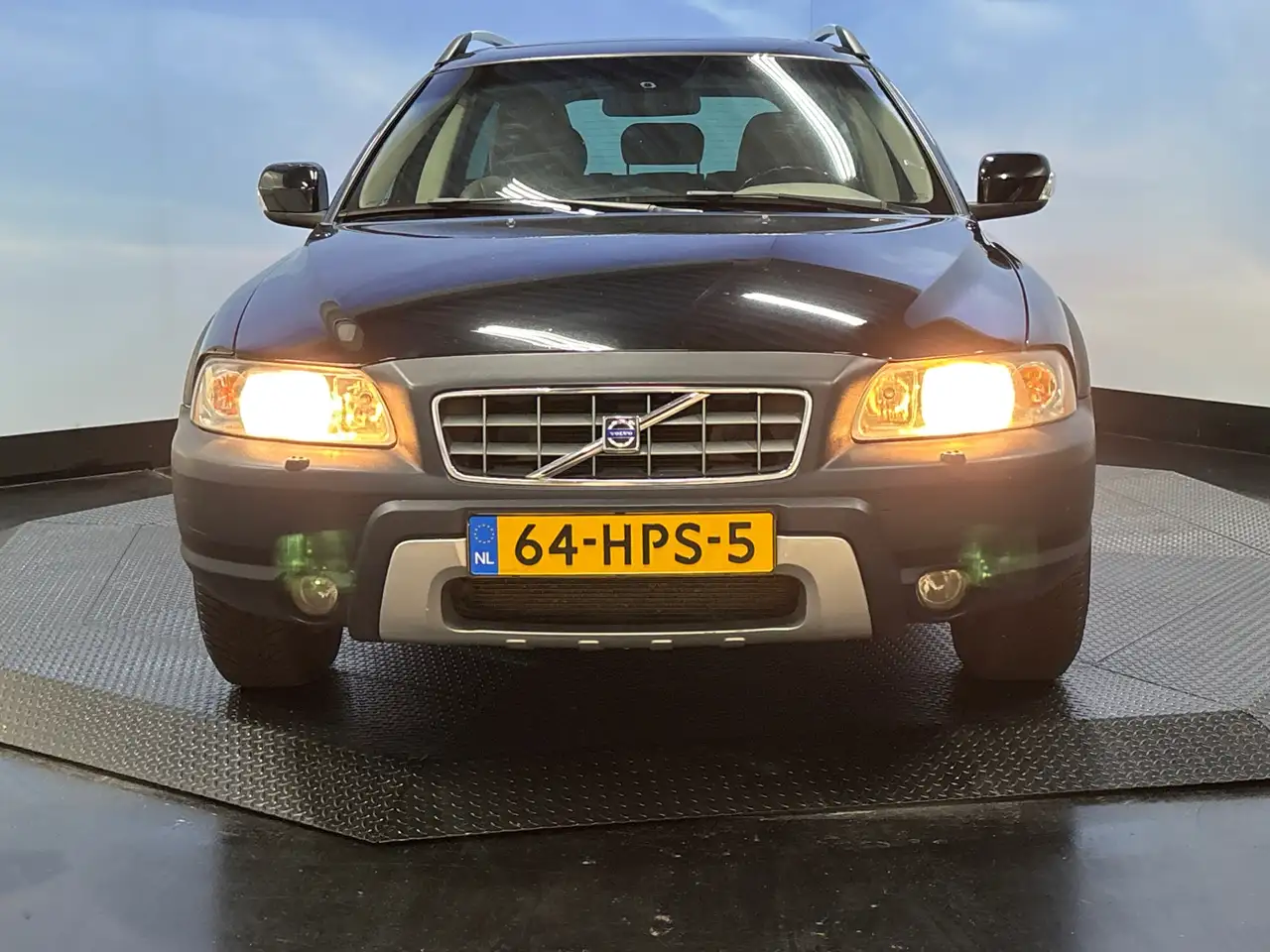 VOLVO XC70 2.5 T MOMENTUM 209 ch 4X4 CUIR - ATTELAGE - 183500 km