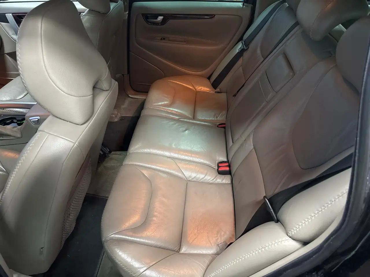 VOLVO XC70 2.5 T MOMENTUM 209 ch 4X4 CUIR - ATTELAGE - 183500 km