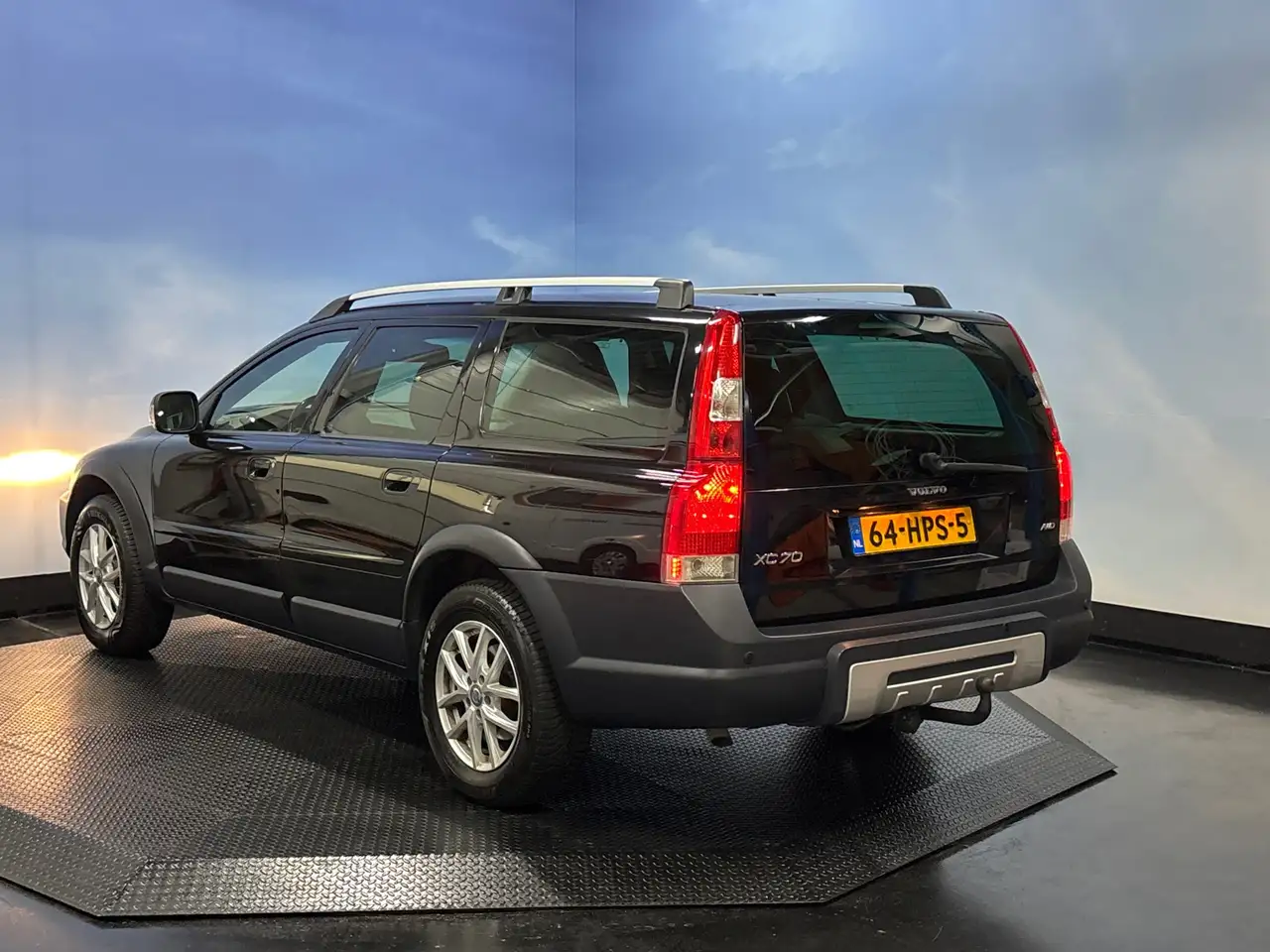 VOLVO XC70 2.5 T MOMENTUM 209 ch 4X4 CUIR - ATTELAGE - 183500 km