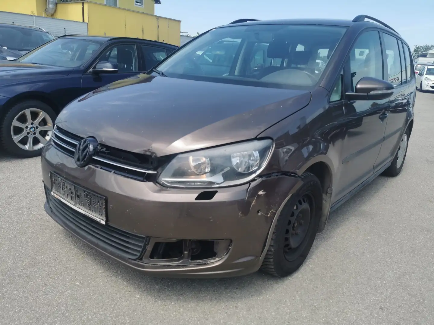 Volkswagen Touran Trendline BMT Bruin - 1
