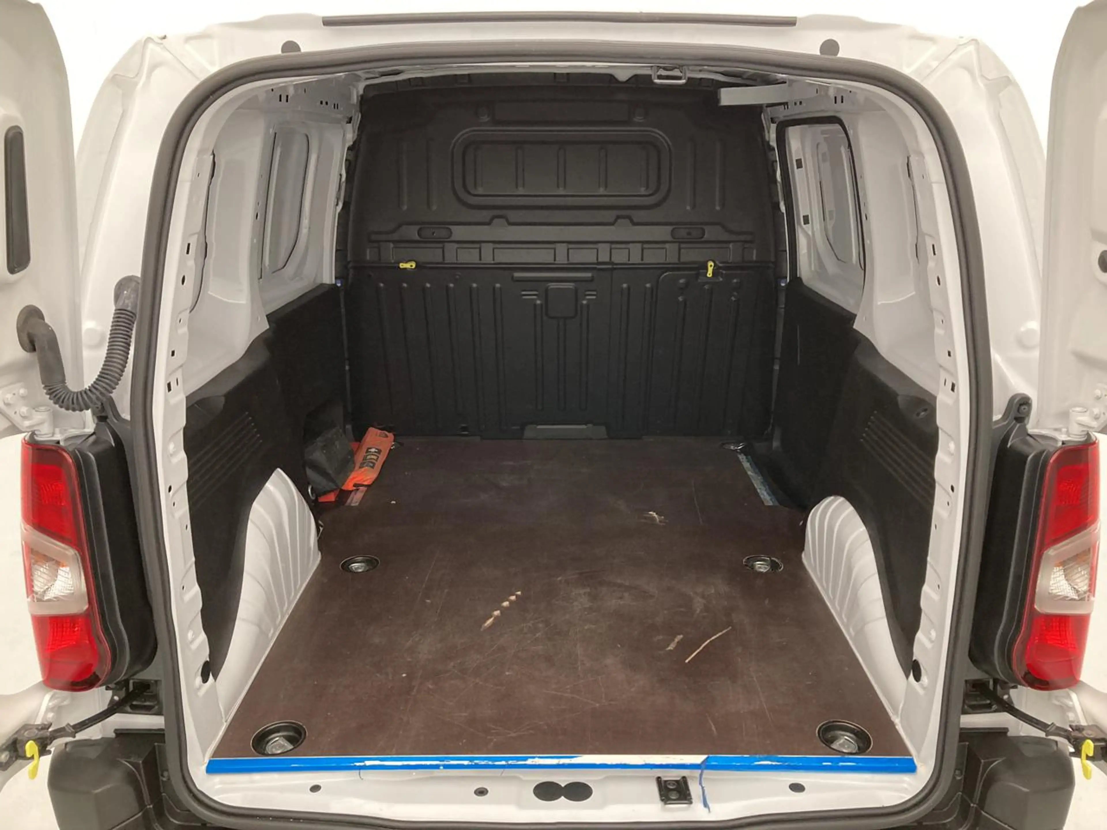Peugeot Partner 1.5 BlueHDi 130 L1 STD Light EAT8 — photo 7