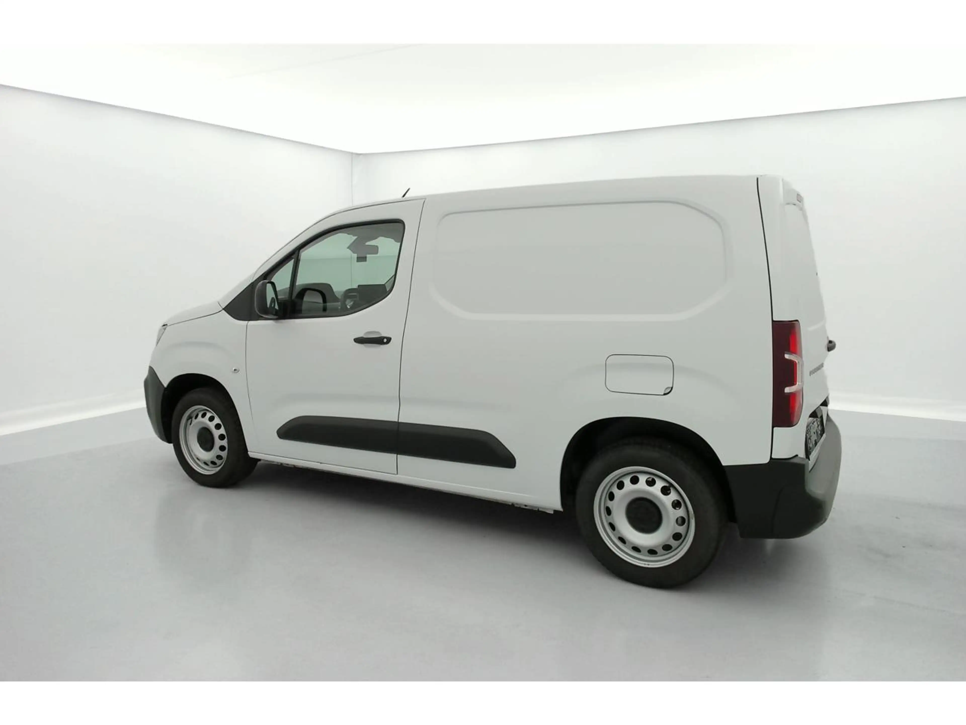 Peugeot Partner 1.5 BlueHDi 130 L1 STD Light EAT8 — photo 15