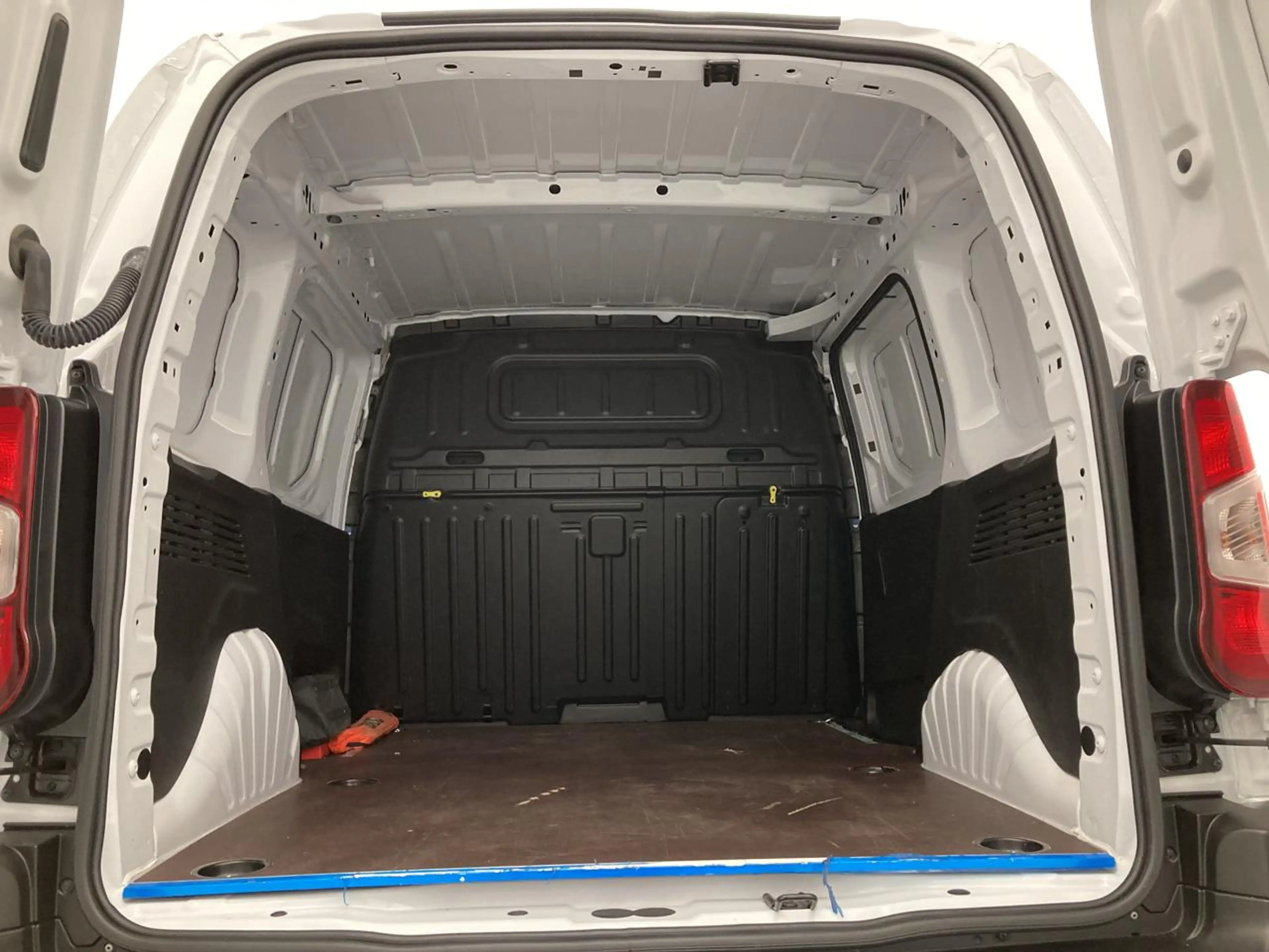 Peugeot Partner 1.5 BlueHDi 130 L1 STD Light EAT8 — photo 9