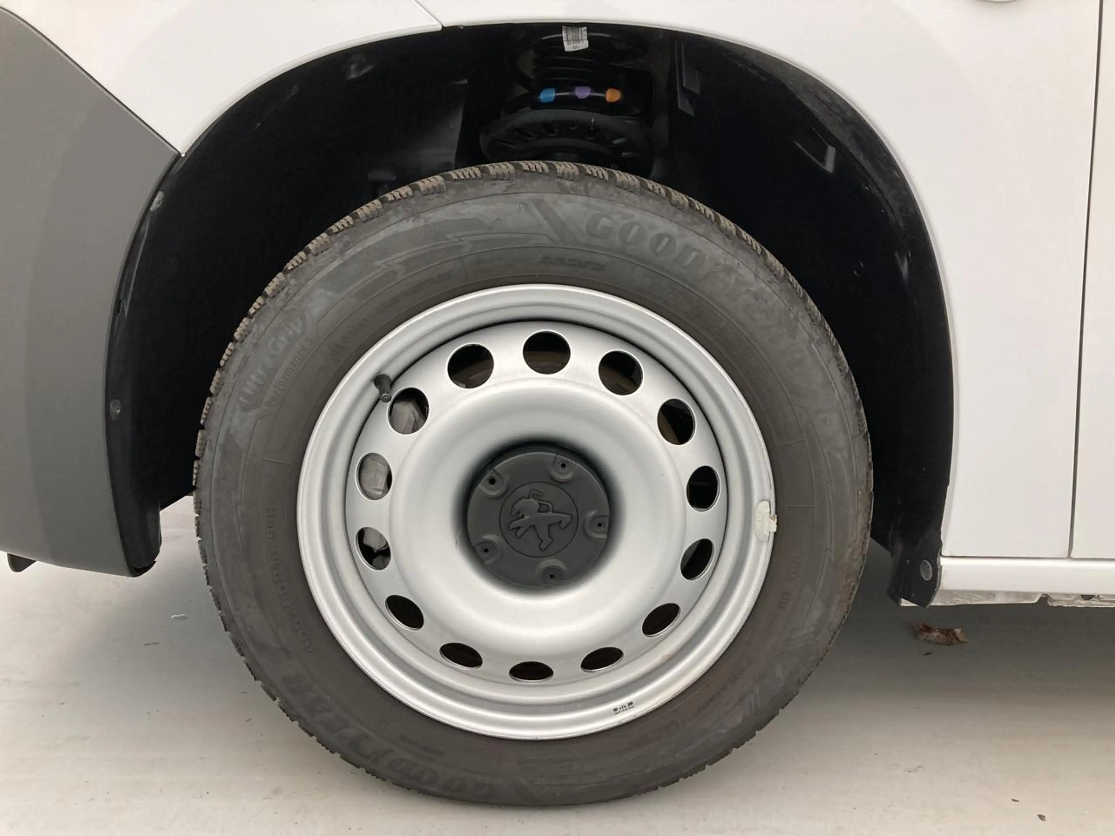 Peugeot Partner 1.5 BlueHDi 130 L1 STD Light EAT8 — photo 6