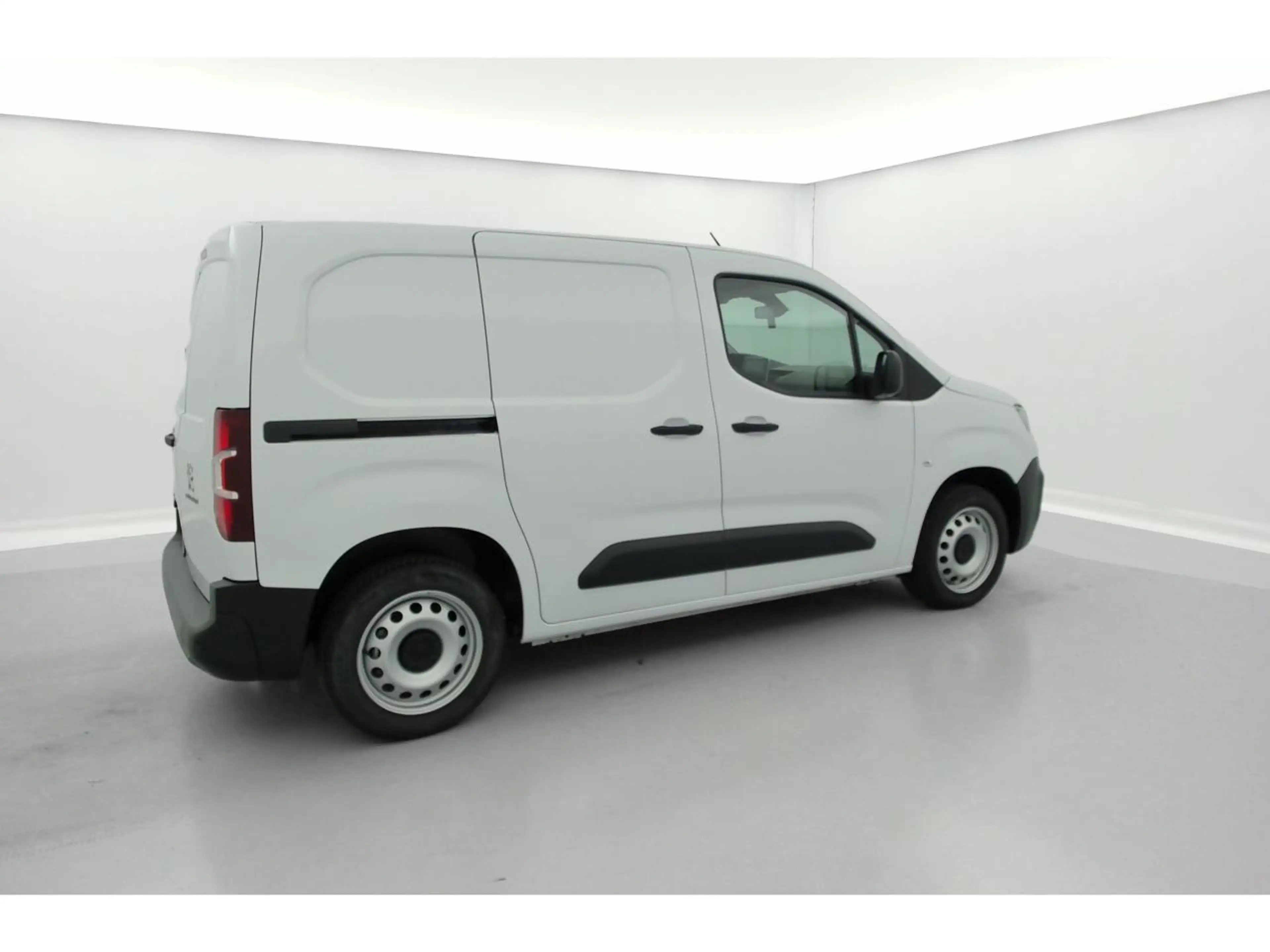 Peugeot Partner 1.5 BlueHDi 130 L1 STD Light EAT8 — photo 12