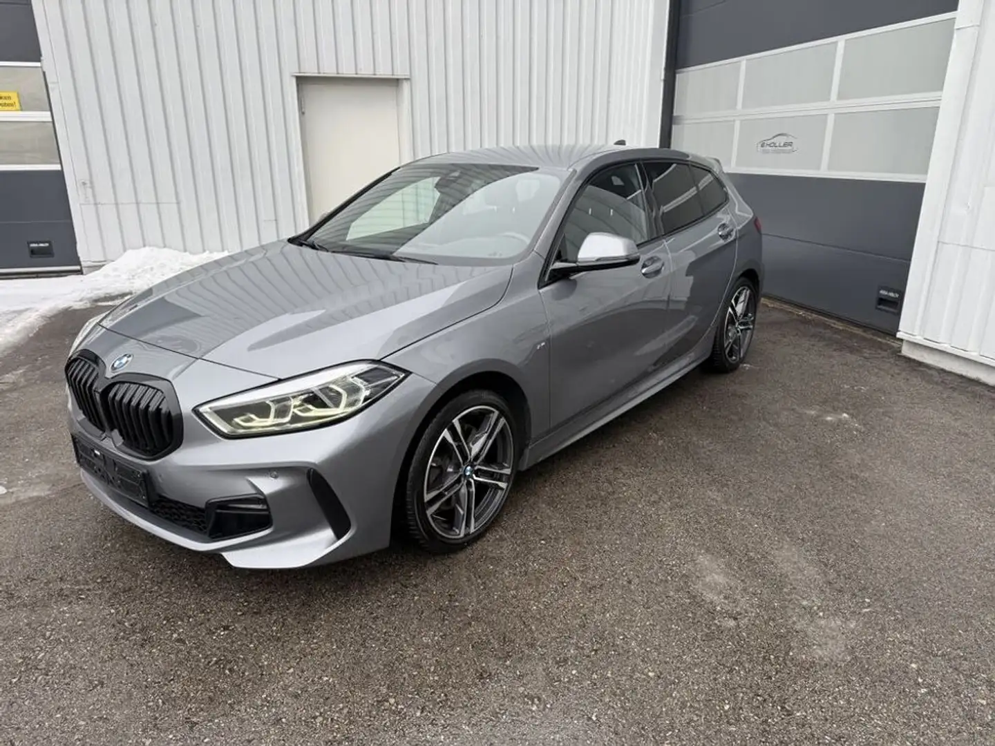 BMW 120 d xDrive M Sport Grau - 1