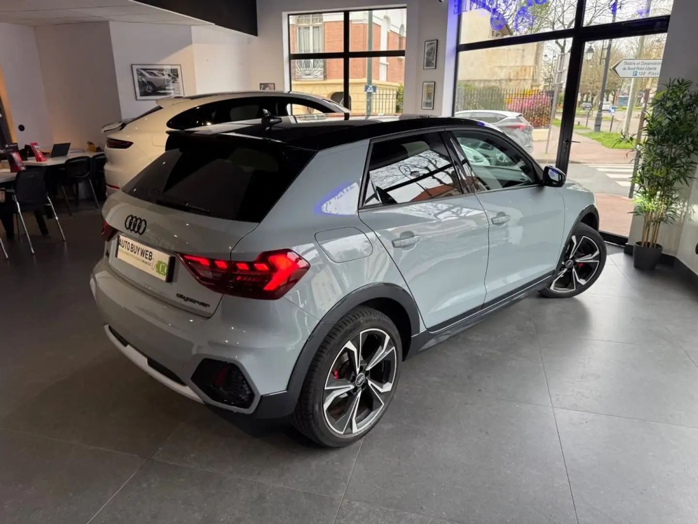 Audi A1 CITYCARVER 30 TFSI 110 ch S tronic 7 Edition One S line Grau - 2