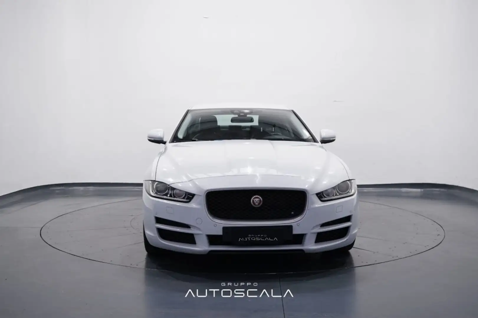 Jaguar XE 2.0 D Turbo 180cv Aut. *SOLO X COMMERCIANTI* Bianco - 2