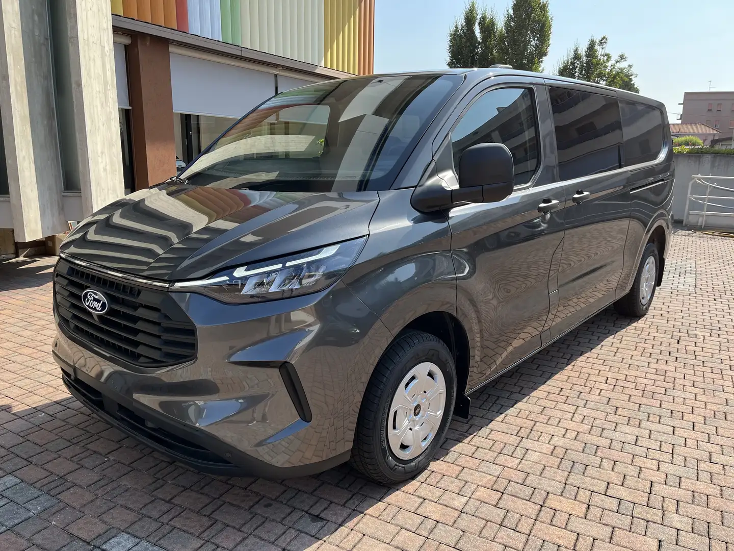 Ford Transit Custom D/CAB. TREND L2H1 2.0 ECOBLUE 150CV + IVA 22% Grijs - 1