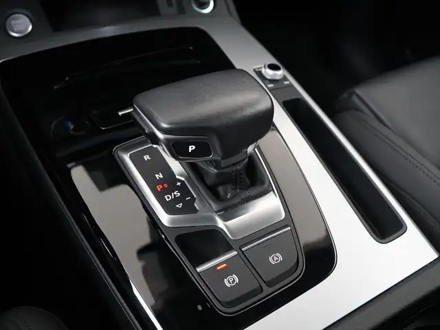 Audi Q5 view 12
