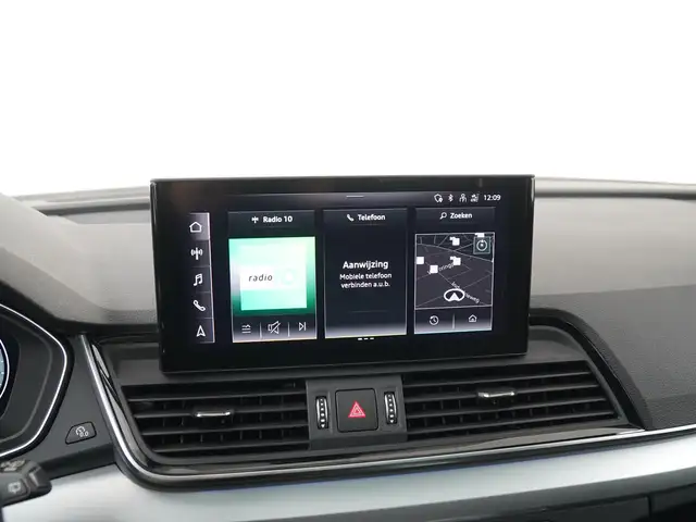 Audi Q5 view 14