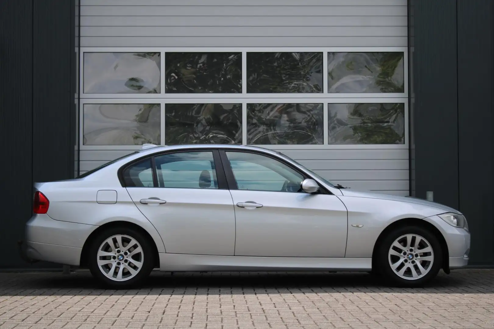 BMW 318 3-serie 318i Business Line Clima/Cruise/Navi/Bluet Gris - 2