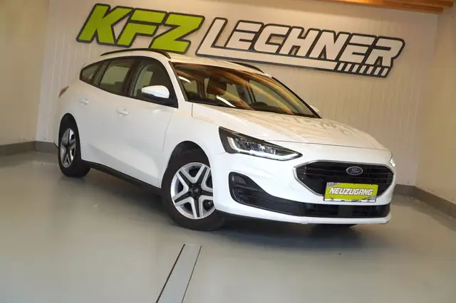 Ford Focus view 3
