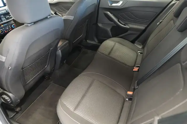 Ford Focus view 16