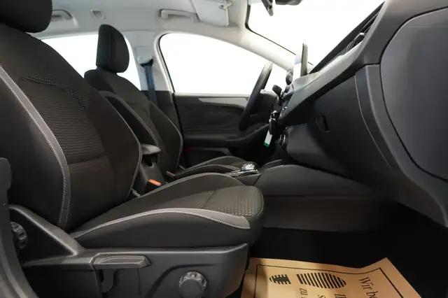 Ford Focus view 19