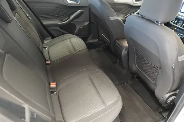 Ford Focus view 21
