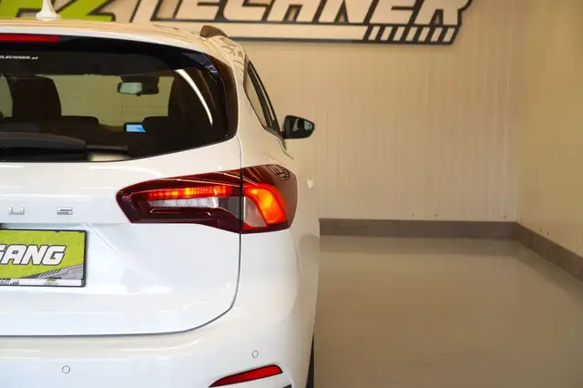 Ford Focus view 6