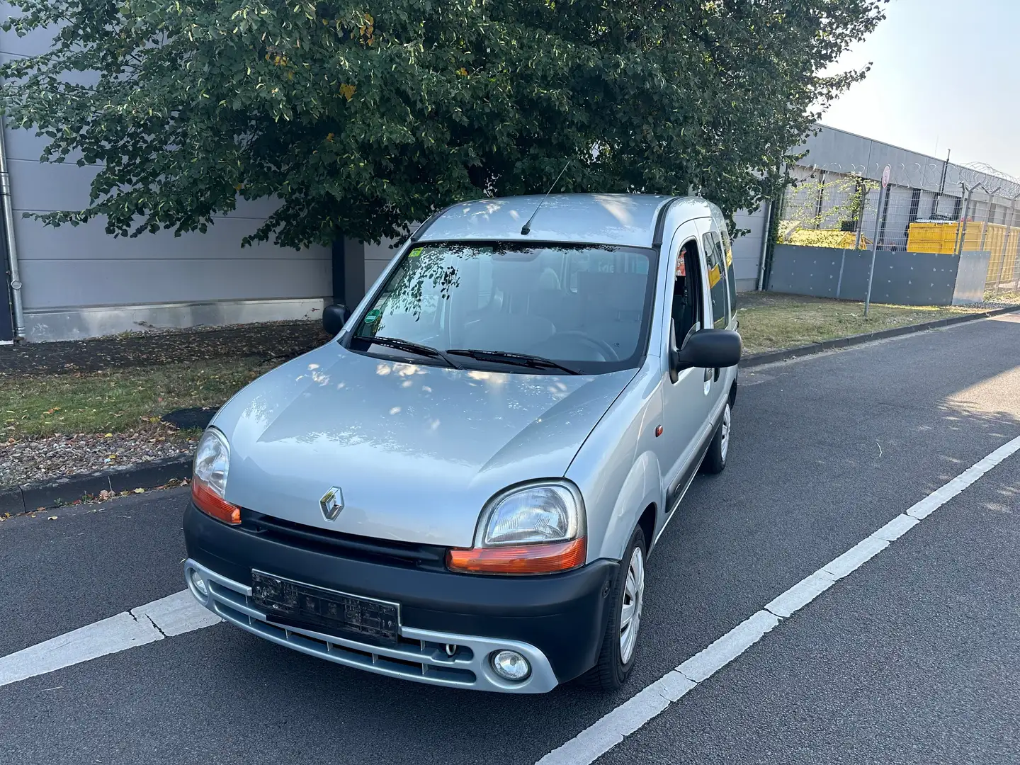 Renault Kangoo 1.4 Automatik , Behindfahrzeug/Rampe/ Seilwinde Silber - 2