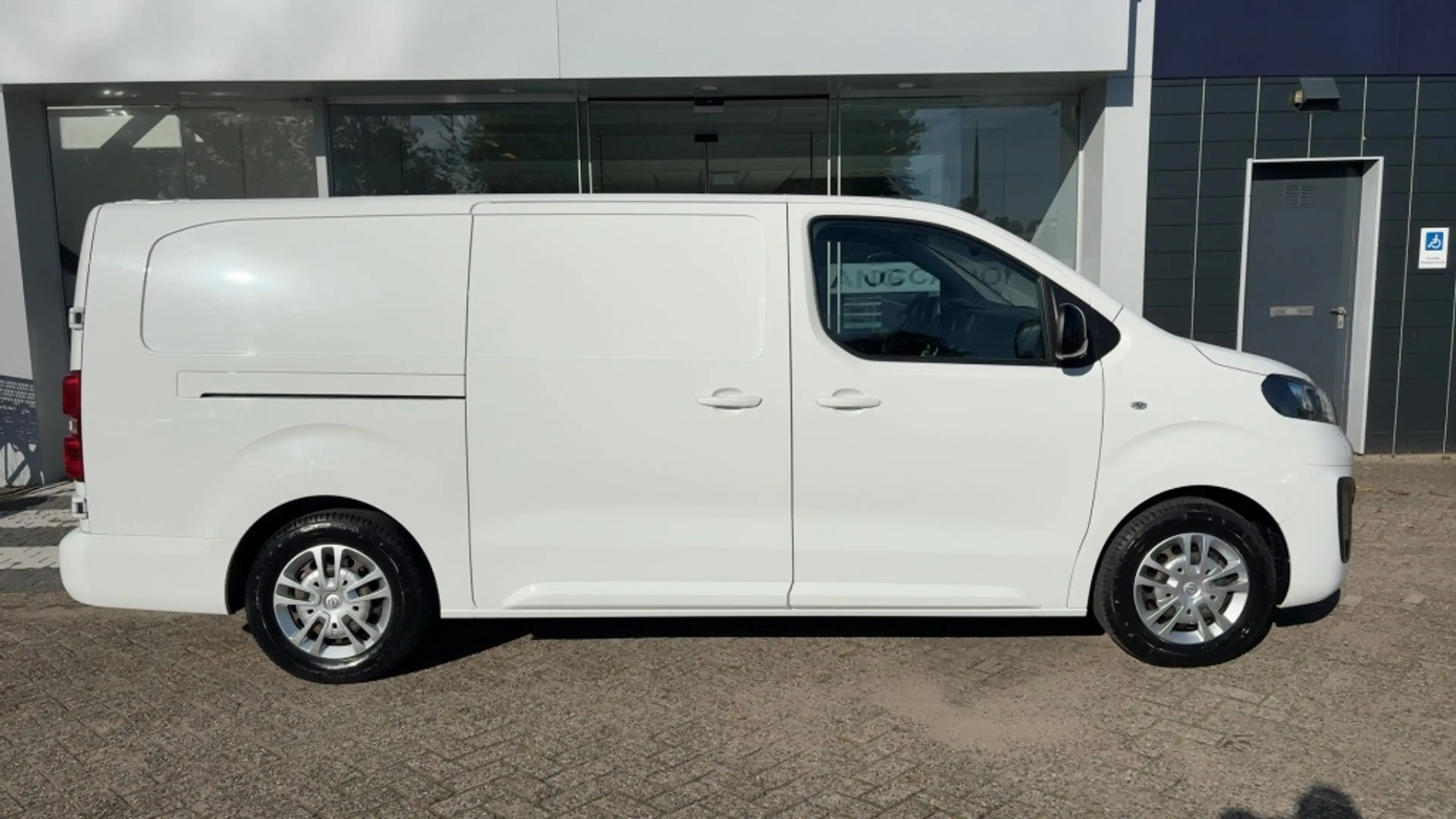Opel Vivaro-e L3H1 Innov. 75 kWh(SOH) 96.81 — photo 3