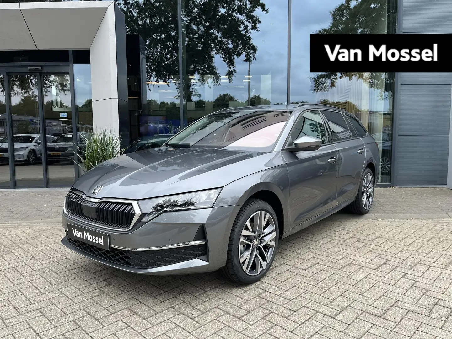 Skoda Octavia Combi 1.5 TSI MHEV Business Edition Plus 150 PK | Grijs - 1