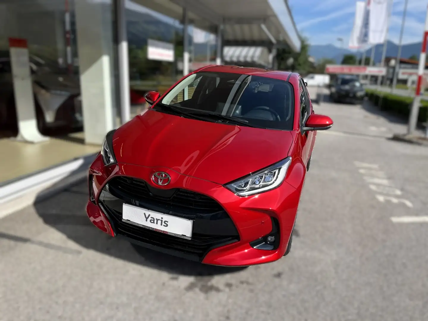 Toyota Yaris 1,5 l Hybrid Active Drive Rood - 2