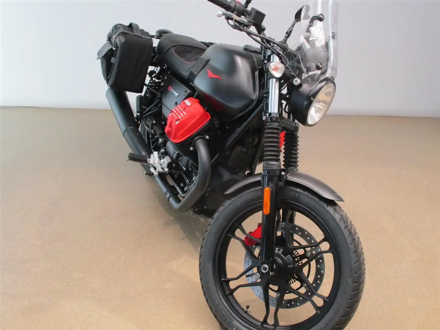 Moto Guzzi V7 limited versie  n°1061' carbon ' Zwart - 1