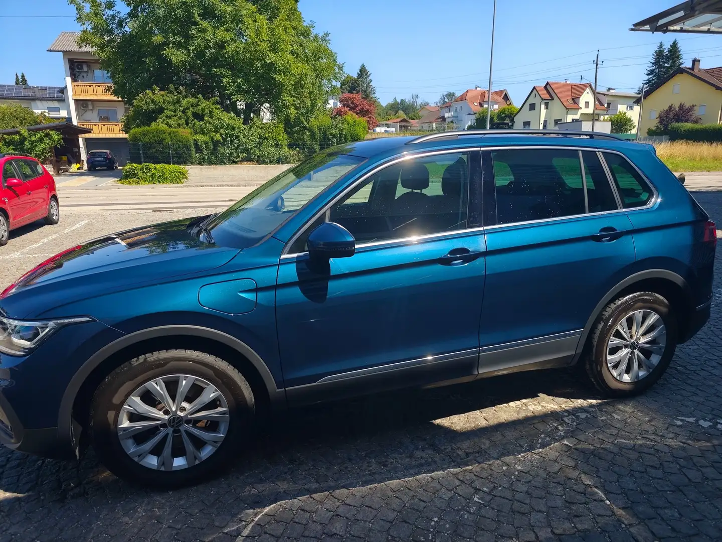 Volkswagen Tiguan Life eHybrid Blau - 2