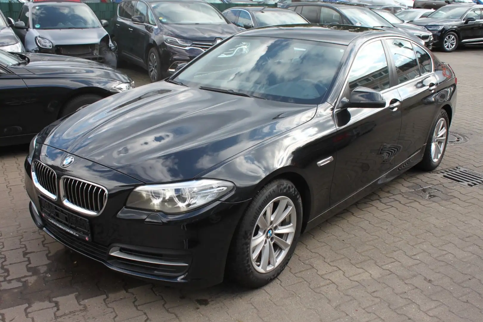 BMW 520 Baureihe 5 Lim. 520 i Noir - 1