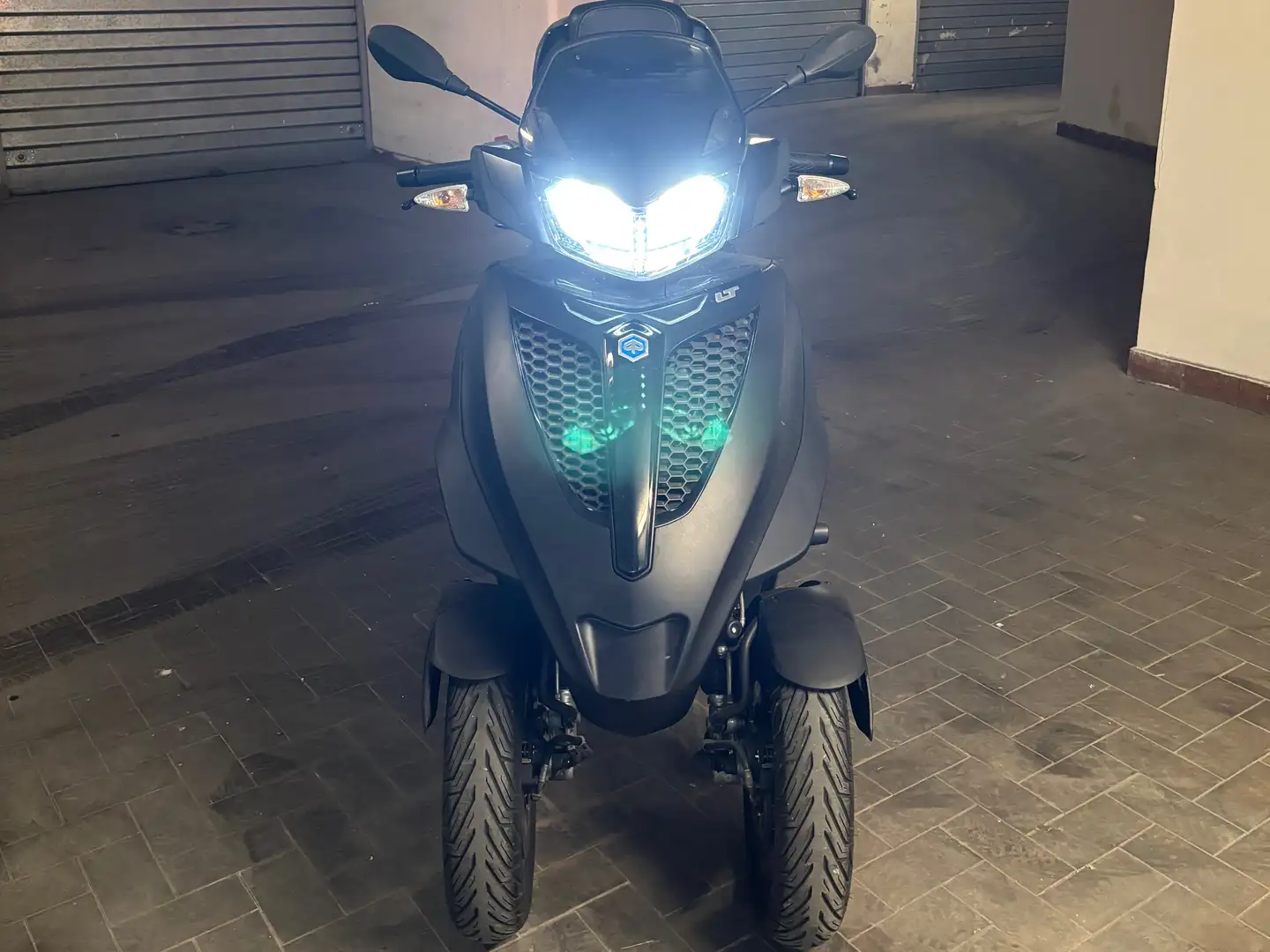 Piaggio MP3 YOURBAN LT 300 i.e. Nero - 1