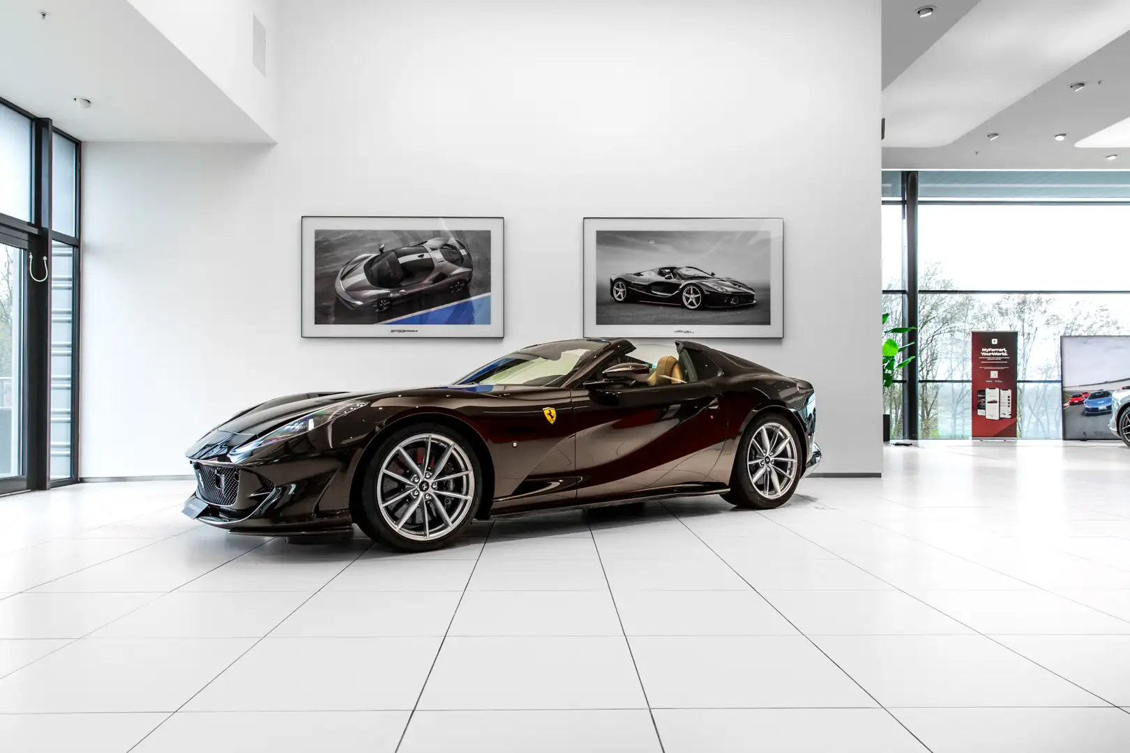 Ferrari 812 GTS ~Ferrari Munsterhuis~ Bruin - 2