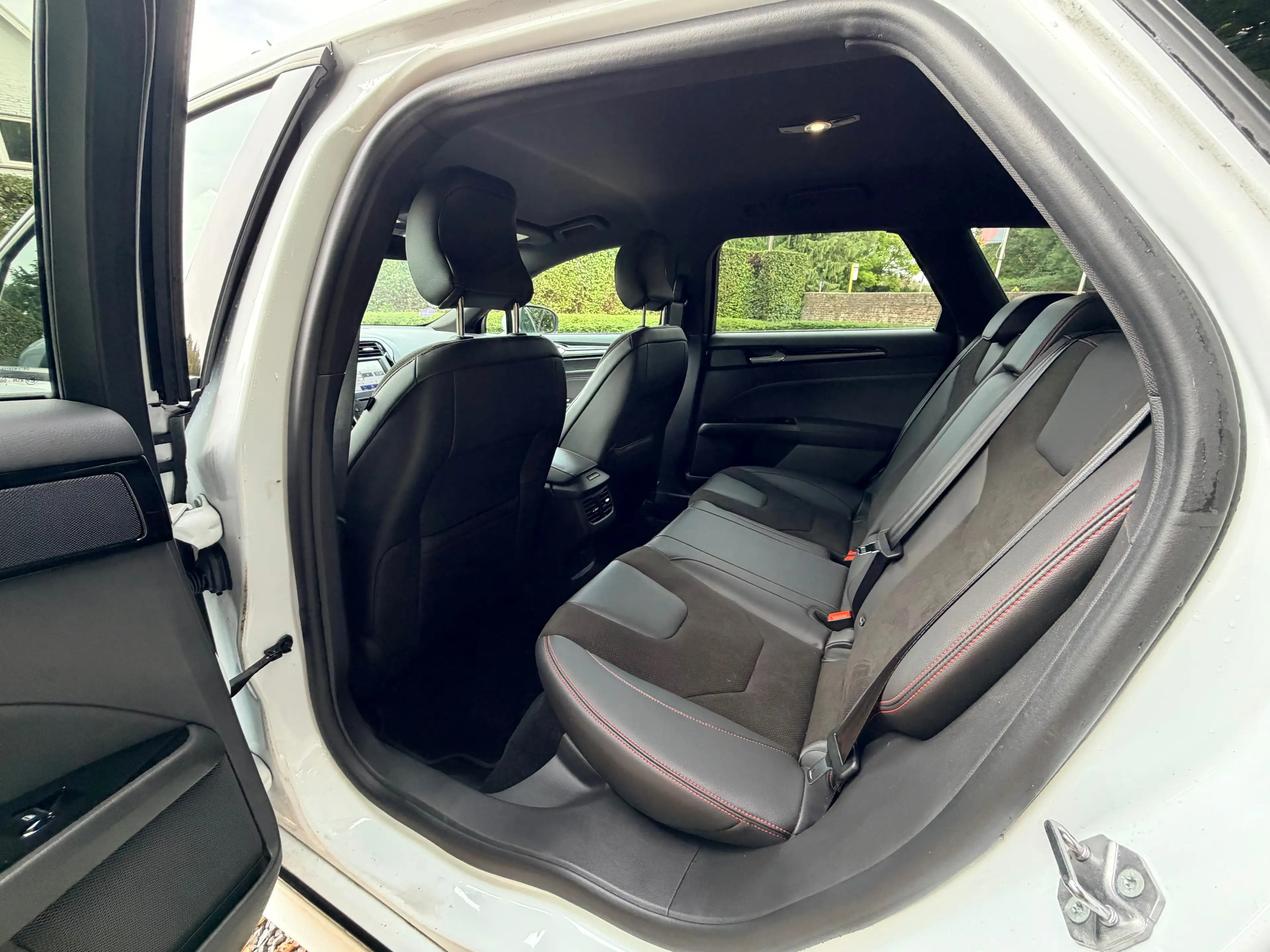 Ford Mondeo 2.0 HEV ST-Line 187pk Hybride LED Camera Key-less — photo 14