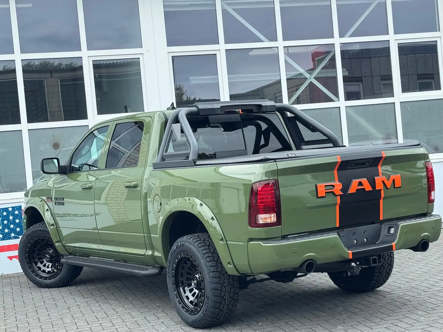 Dodge RAM 1500 Laramie Custom 5,7 4x4 La Chanti SD Verde - 2