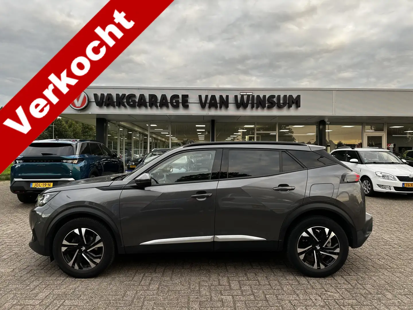 Peugeot 2008 1.2 PureTech Allure Trekhaak Navi Cruise Lmv Grijs - 1