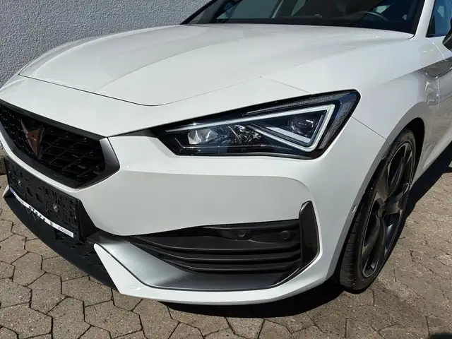 Cupra Leon view 3