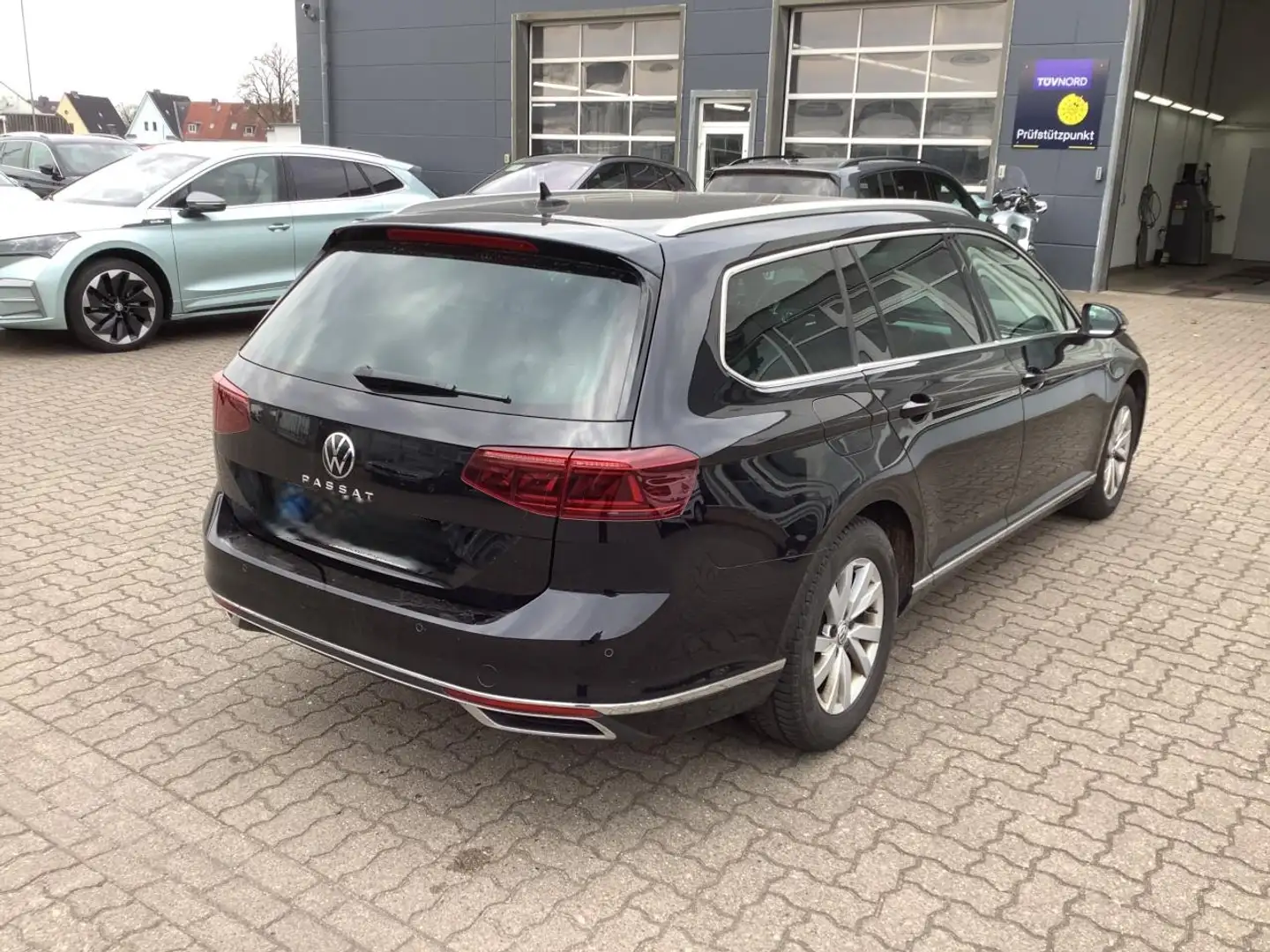Volkswagen Passat Variant 2.0 TDI Elegance NAVI AHK Matrix Nero - 2