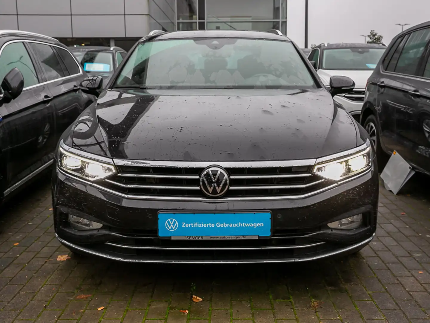 Volkswagen Passat Variant 2.0 TDI Elegance NAVI AHK Matrix Negro - 2