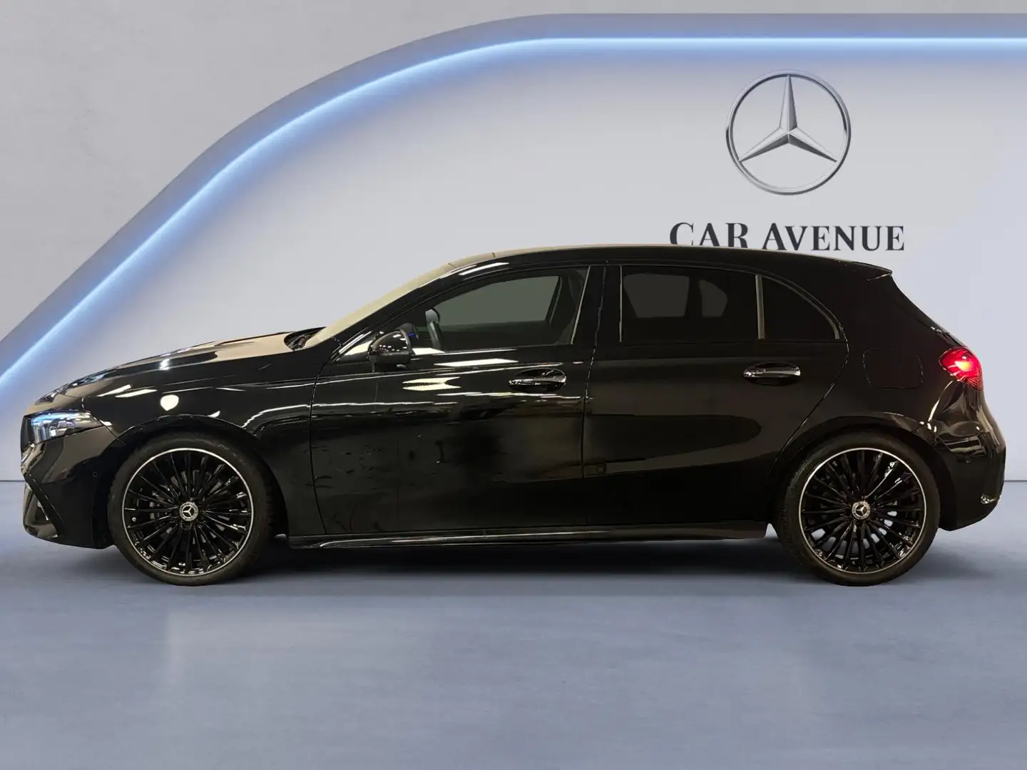 Mercedes-Benz Classe A AMG Line Schwarz - 2