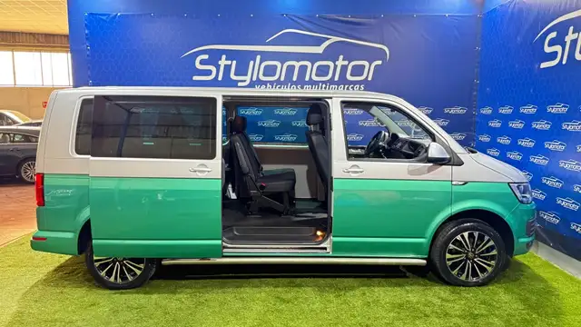 Volkswagen Caravelle view 9