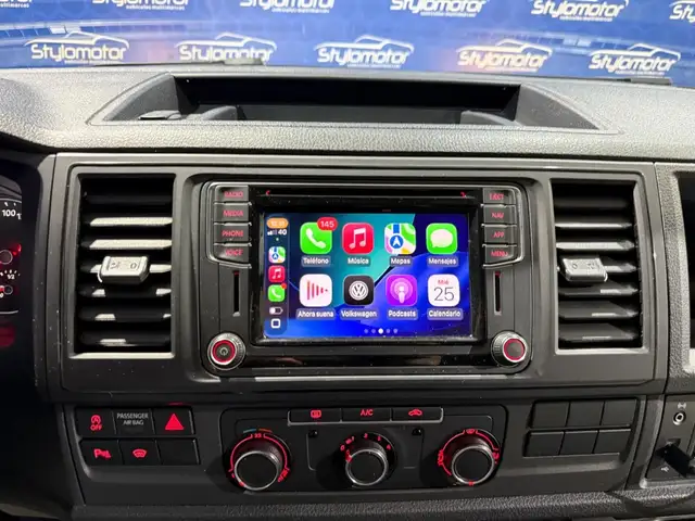 Volkswagen Caravelle view 4