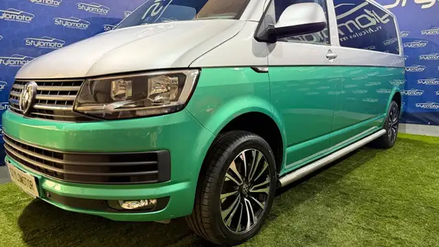 Volkswagen Caravelle view 3