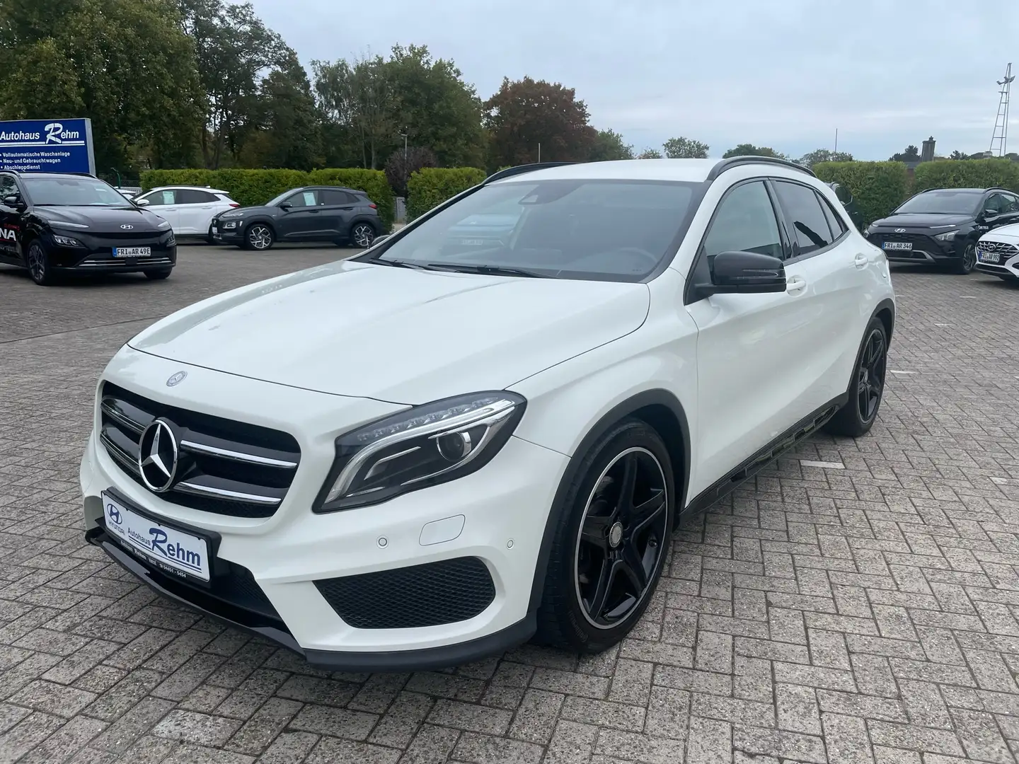 Mercedes-Benz GLA 220 GLA 220 CDI 4Matic AMG | RFK | Navi | Nightpaket Bílá - 1